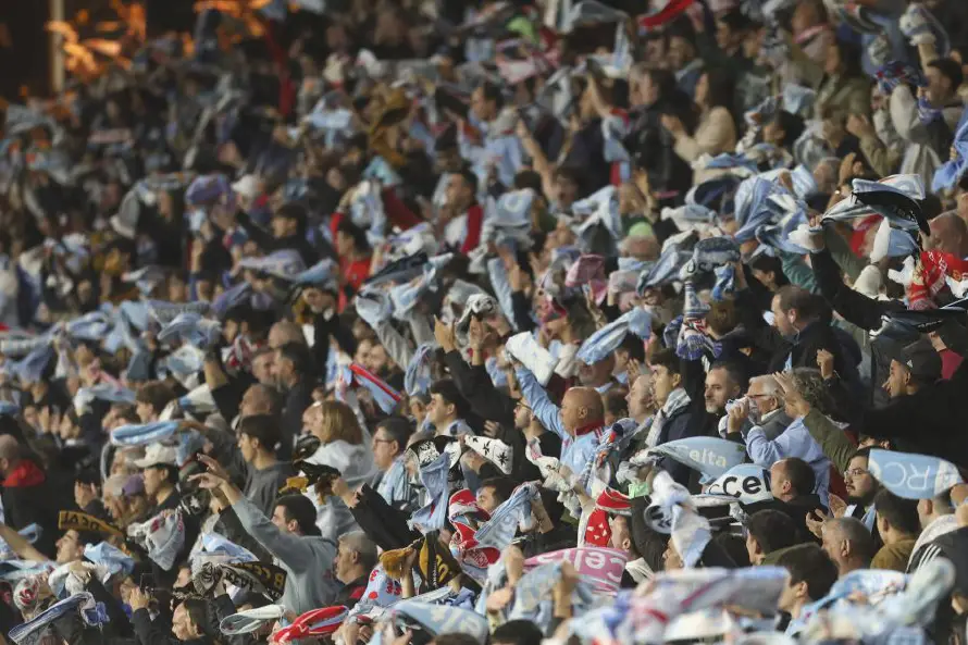 Al menos 3 heridos en una pelea multitudinaria entre aficionados de Celta y Lyon en España