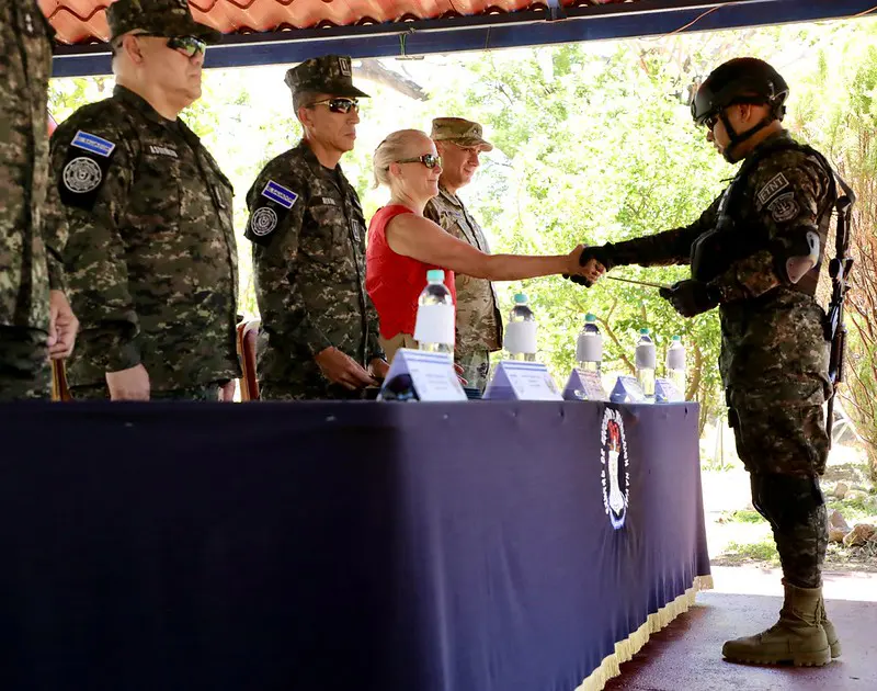 EE. UU. capacita a 26 elementos de la Fuerza Tarea Naval Tridentes