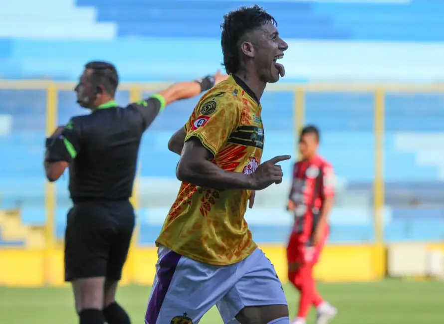 Platense golea 4-0 a Hércules y toma un respiro en el Clausura 2026