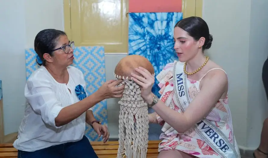 Fátima Bosch se luce en Surf City y Santa Tecla con diseños de la salvadoreña Andrea Ayala