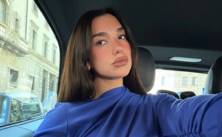 Dua Lipa abre en Portugal una biblioteca dedicada a libros censurados