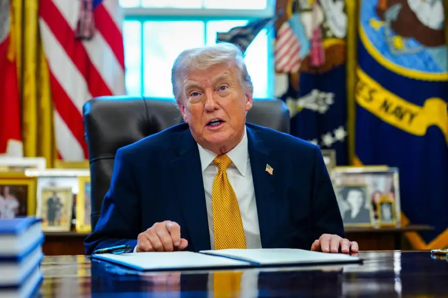 Trump recibe a diario un resumen en vídeo de los bombardeos de EE.UU. en Irán, según NBC