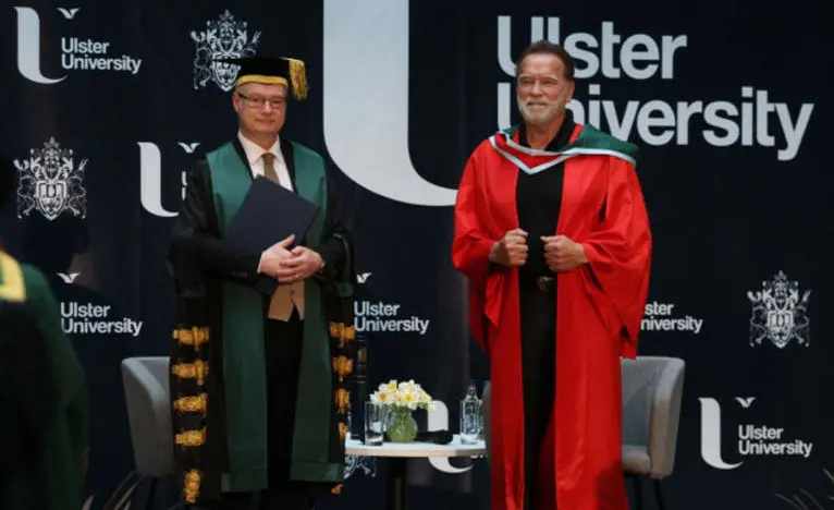 Arnold Schwarzenegger, doctor honoris causa por la Universidad del Ulster