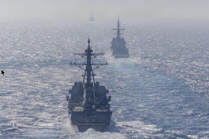 Trump anuncia que "muy pronto" EEUU dará escolta naval a buques en Ormuz