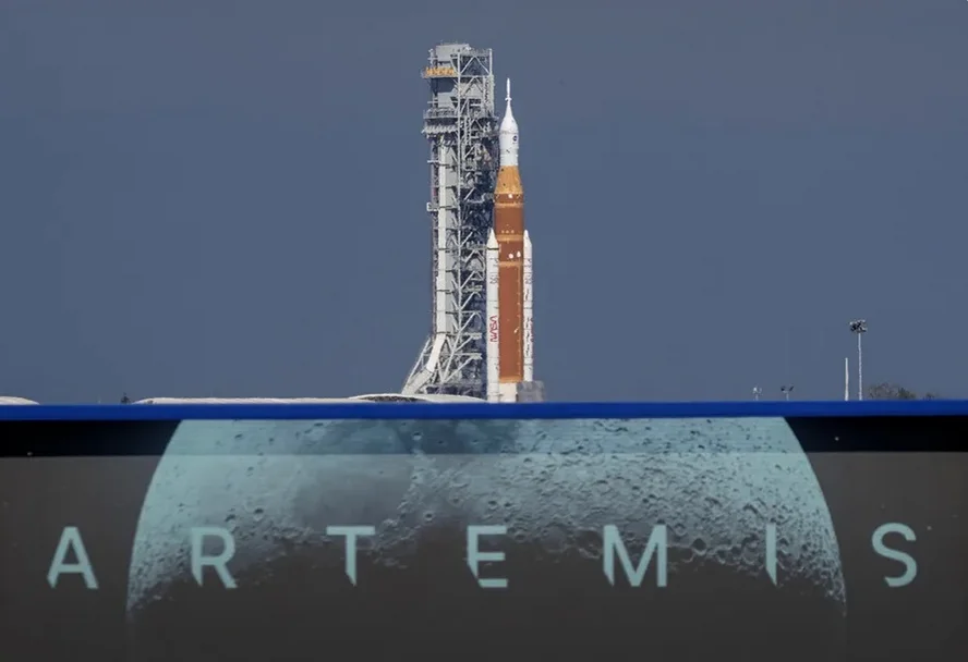 La NASA programa para el 1 de abril el despegue de su misión lunar Artemis II