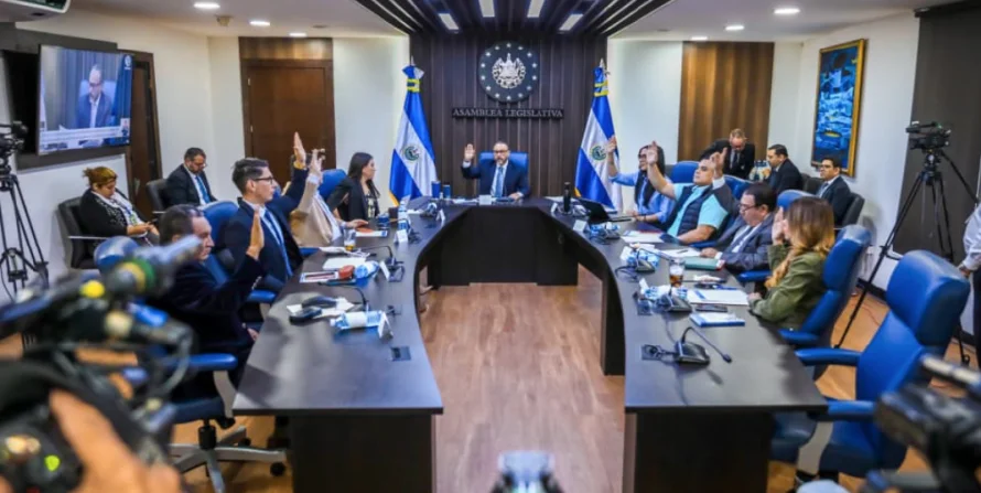 Cadena perpetua: dictaminan ratificación de reforma constitucional y cambios a cuatro leyes