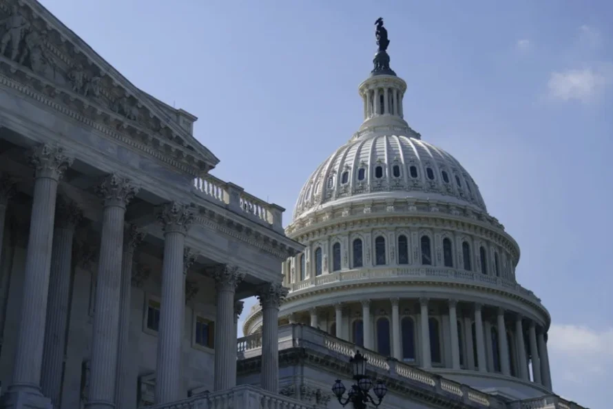 El Senado de EEUU prevé votar hoy una resolución para impedir que Trump siga con la guerra