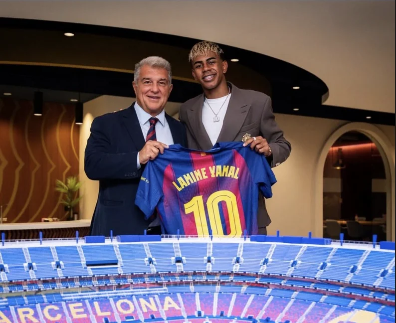 Lamine Yamal cuelga una foto junto a Laporta en Instagram a un día de las elecciones