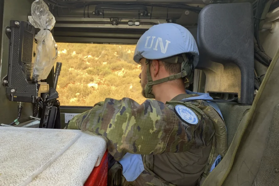 La FINUL denuncia que un tanque israelíe embistió contra vehículos de los cascos azules