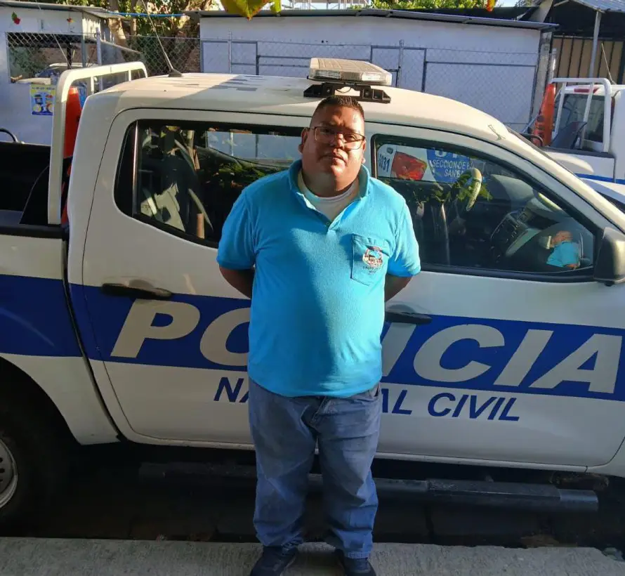 Detienen a motorista de ruta 140 tras arrancar espejo a un camión