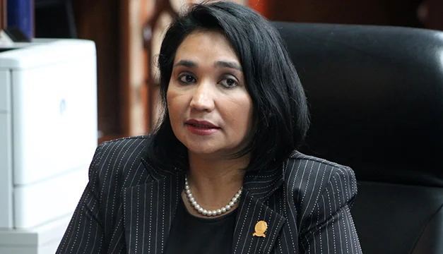 Expresidenta de la CCR fue suspendida como notaria