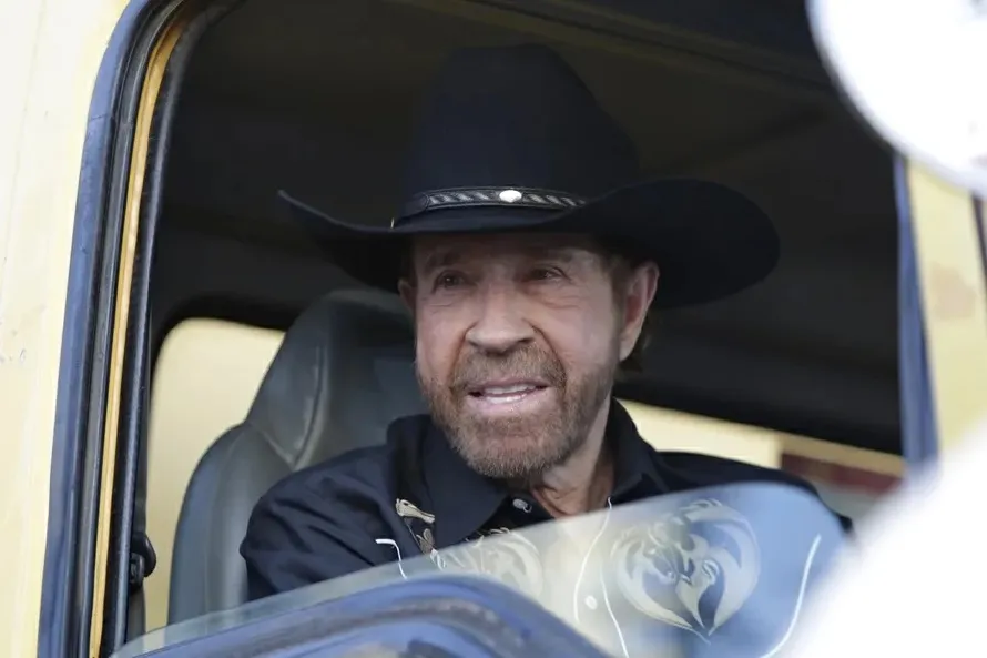 Chuck Norris, de pelear con Bruce Lee a protagonizar bromas en internet