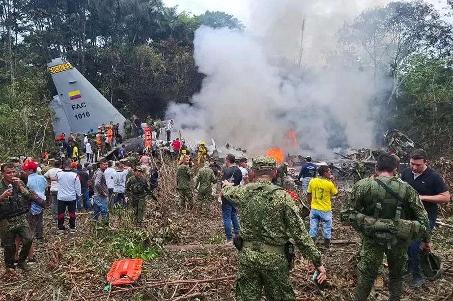Accidente de avión militar en Colombia deja al menos 8 muertos y 83 heridos