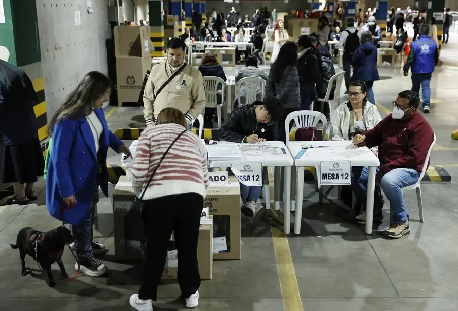 Los partidos de Petro y Uribe liderarán el Senado colombiano
