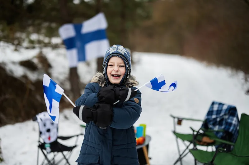 Finlandia lidera el ranking mundial de la felicidad, Costa Rica sube al cuarto puesto