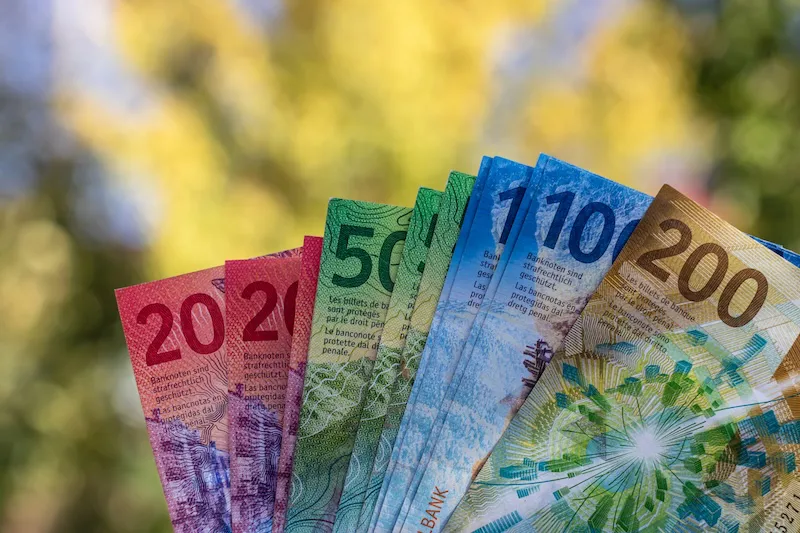 Suiza aprueba en referéndum garantizar el uso permanente del dinero en efectivo