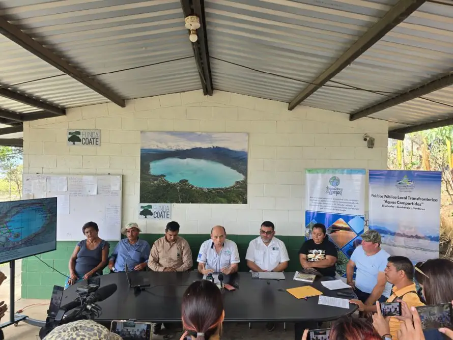 Comunidades expresan preocupación por construcción de complejo habitacional en el lago de Coatepeque