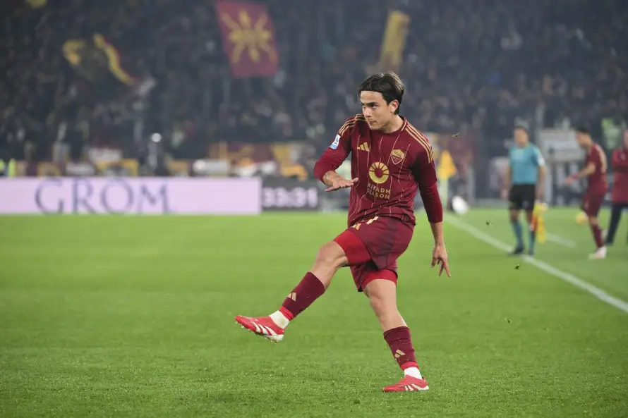 Paulo Dybala, atacante de la Roma, es operado de la rodilla y estará seis semanas fuera