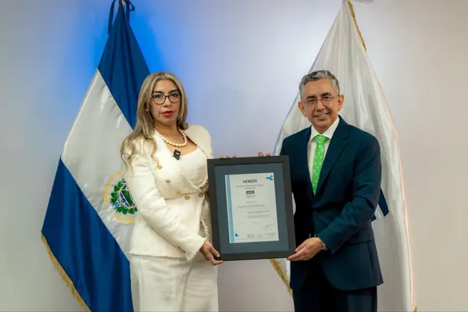 TSE y Corte de Cuentas reciben certificaciones de sistemas de gestión antisoborno