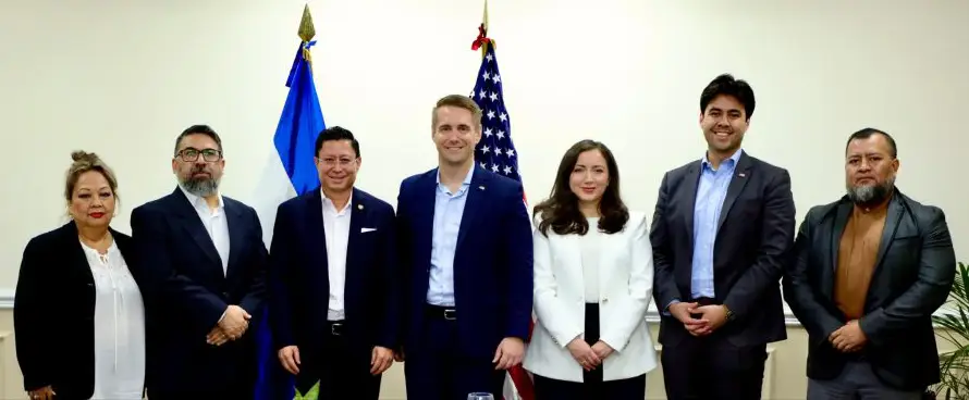 Secretario adjunto de derechos humanos de EEUU dialoga con líderes sobre libertad religiosa en El Salvador