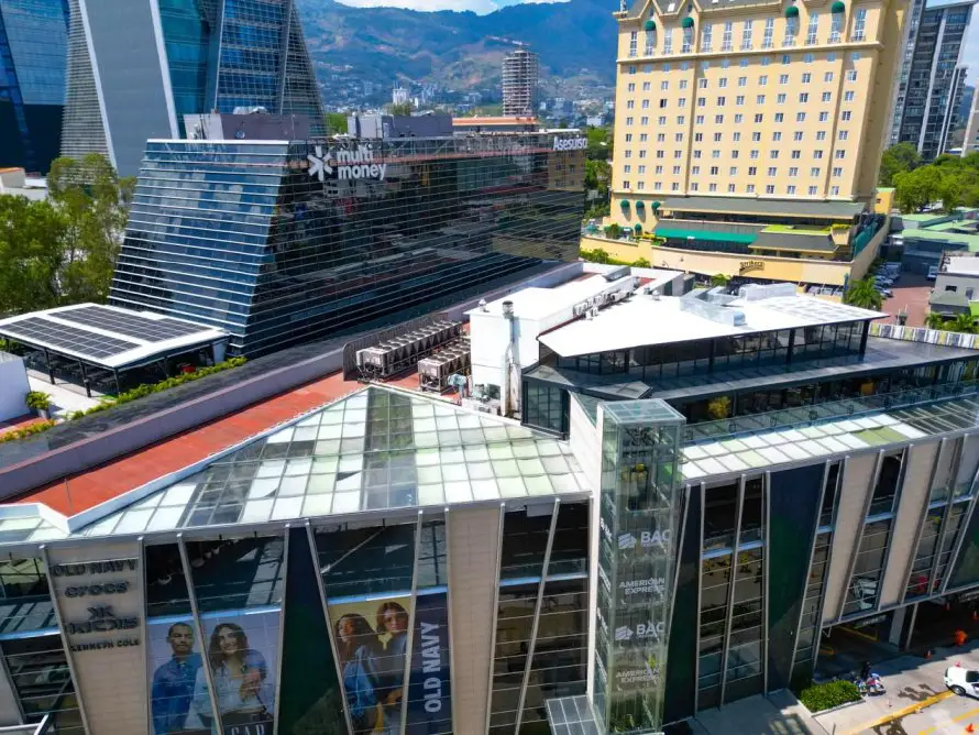 Centro comercial Bambú asegura que coopera con investigación de incendio