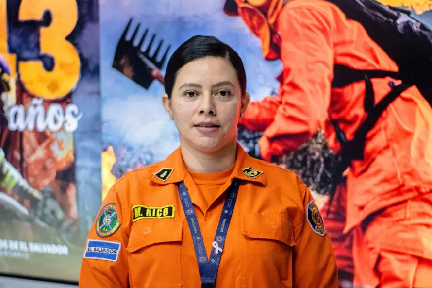 El valor no tiene género: Cindy Martínez y su vocación de servicio en el Cuerpo de Bomberos