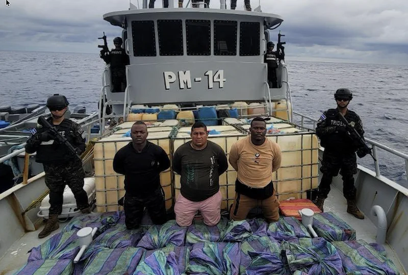 Condenan a tres extranjeros por traficar $19 millones en cocaína