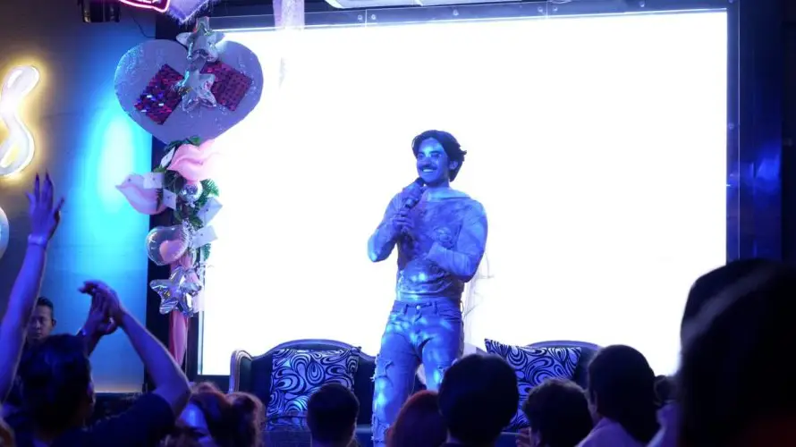 Jandrou canta su regreso: una noche de synth-pop, ternura y catarsis en San Salvador