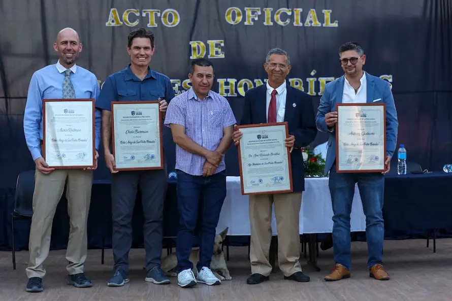 Declaran nombres amigos de San Pedro Nonualco a exvoluntarios de Cuerpo de Paz por su apoyo a becas