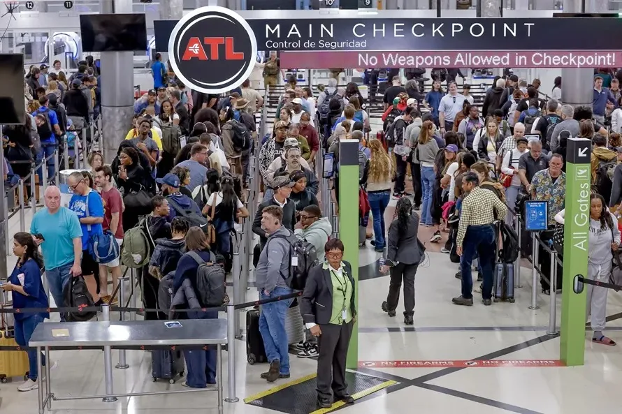 Las bajas de personal en algunos aeropuertos de EEUU llegan al 40 %