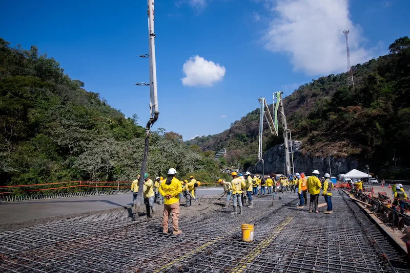 Obras Públicas construye nuevo puente en tramo de Los Chorros