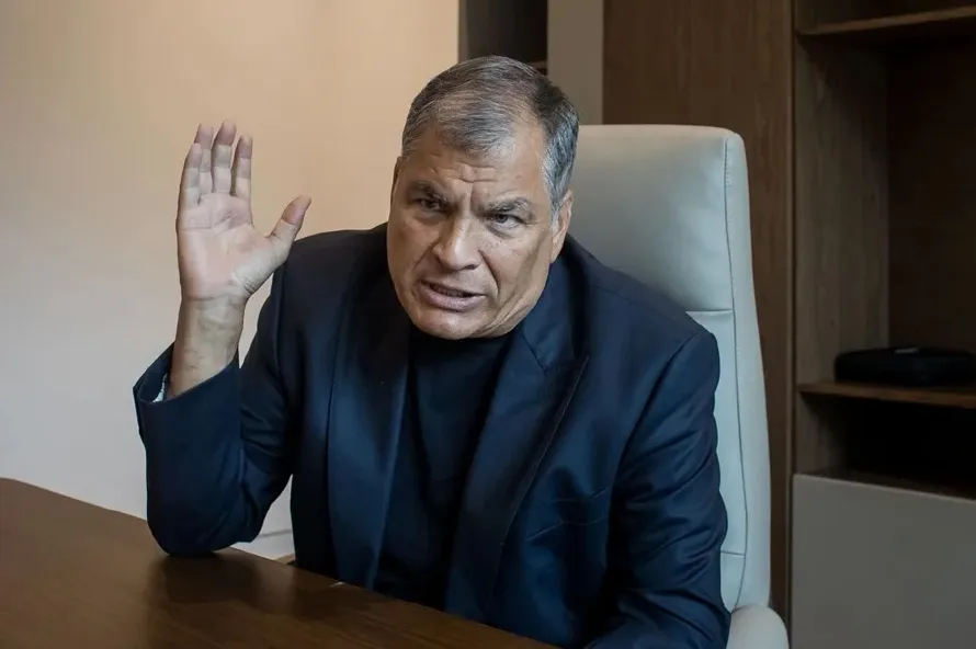 Juez ecuatoriano suspende por nueve meses al partido de Correa por investigación de lavado de dinero
