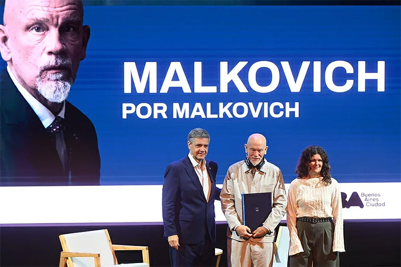 John Malkovich es distinguido como huésped de honor en Argentina