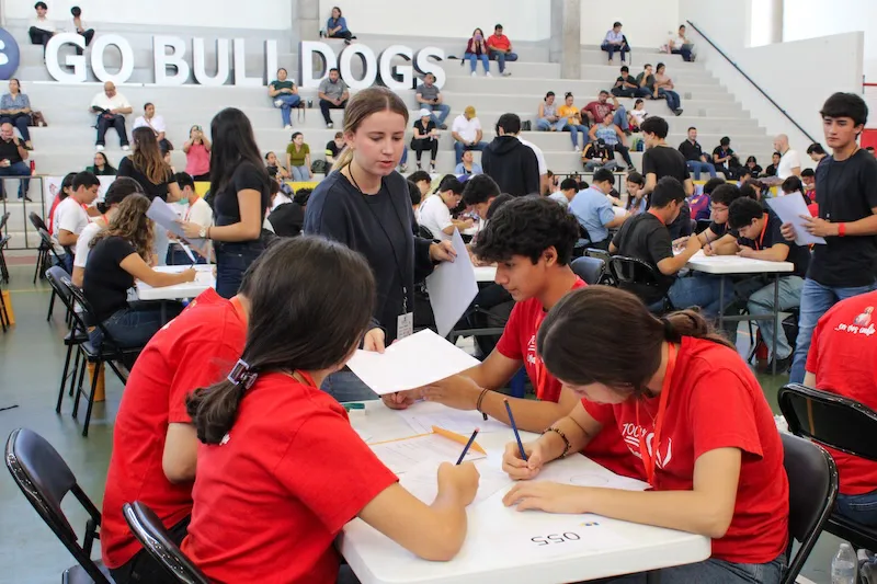 Más de 400 estudiantes compitieron en Torneo Matemático Salvadoreño