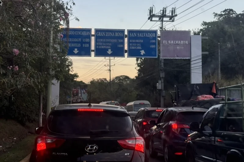 El parque vehicular en El Salvador creció un 7.9 % en 2025