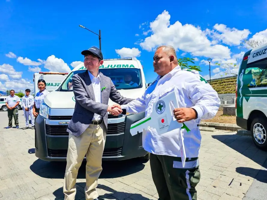 Japón donó tres ambulancias a Cruz Verde Salvadoreña
