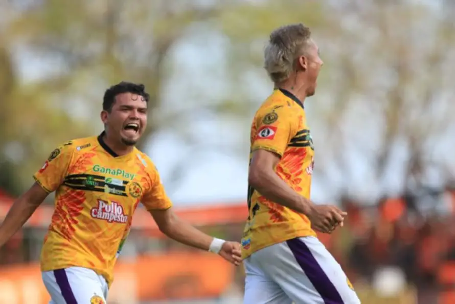 Platense vence 2-0 a Águila y sigue en la pelea por los ocho primeros lugares