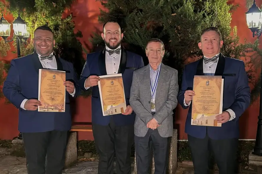 El trío salvadoreño Opus 503 fue honrado en Comayagua, Honduras