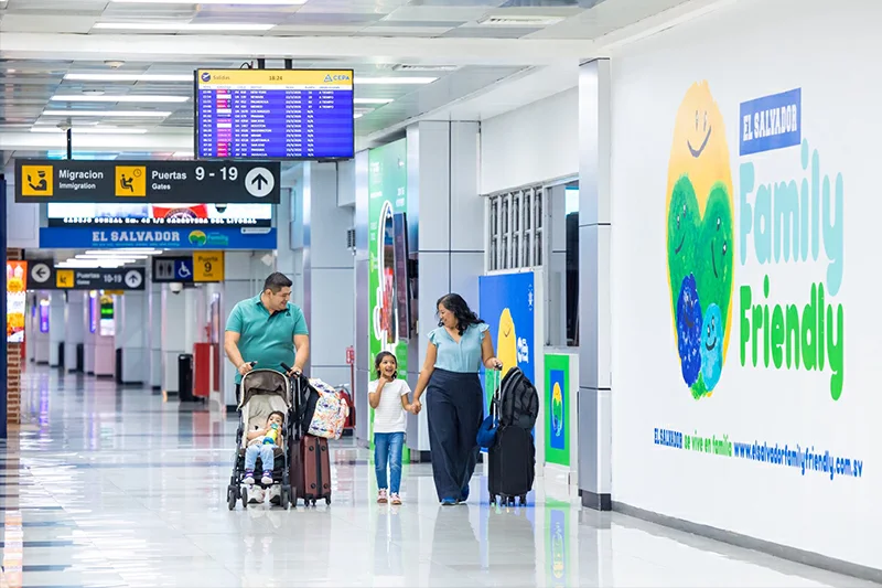 Primera dama entrega sello “family friendly” al Aeropuerto Internacional de El Salvador