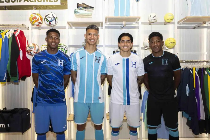 La selección de Honduras presenta nuevas equipaciones previo amistoso ante Perú