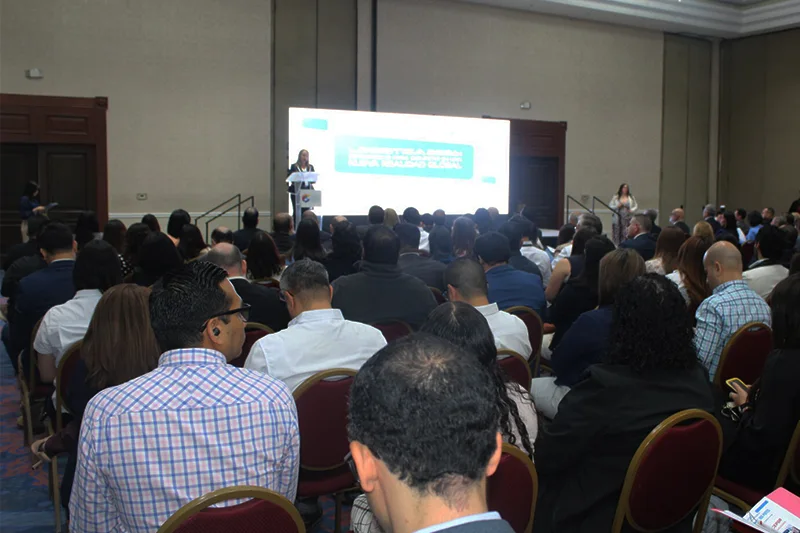 Más de 200 empresarios analizan retos de las cadenas logísticas en foro de Camarasal
