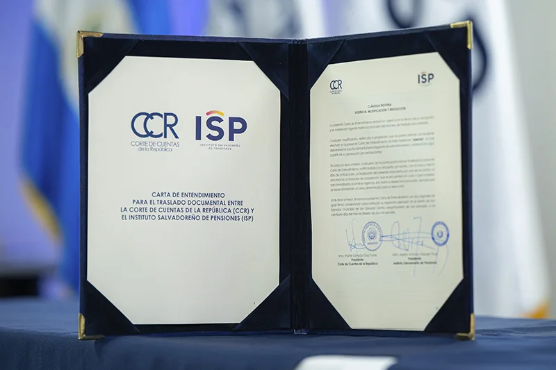 Corte de Cuentas y el ISP firman acuerdo para emitir certificados de empleados públicos