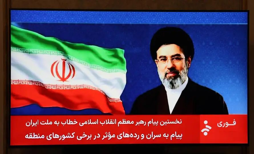 El nuevo líder supremo de Irán desafía a EE.UU. y pide cerrar Ormuz en su primer mensaje