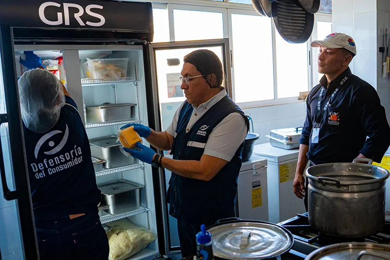 Defensoría retira 175 productos vencidos en inspecciones por Semana Santa