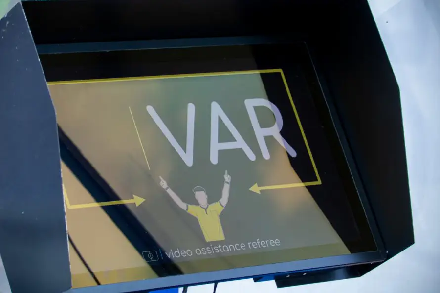Yamil Bukele anuncia acuerdo con empresa Quality para implementar el videoarbitraje en el Primera División