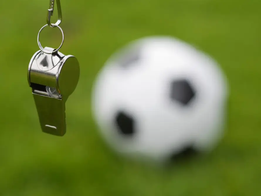 Errores arbitrales y del VAR aumentan esta temporada en Premier League