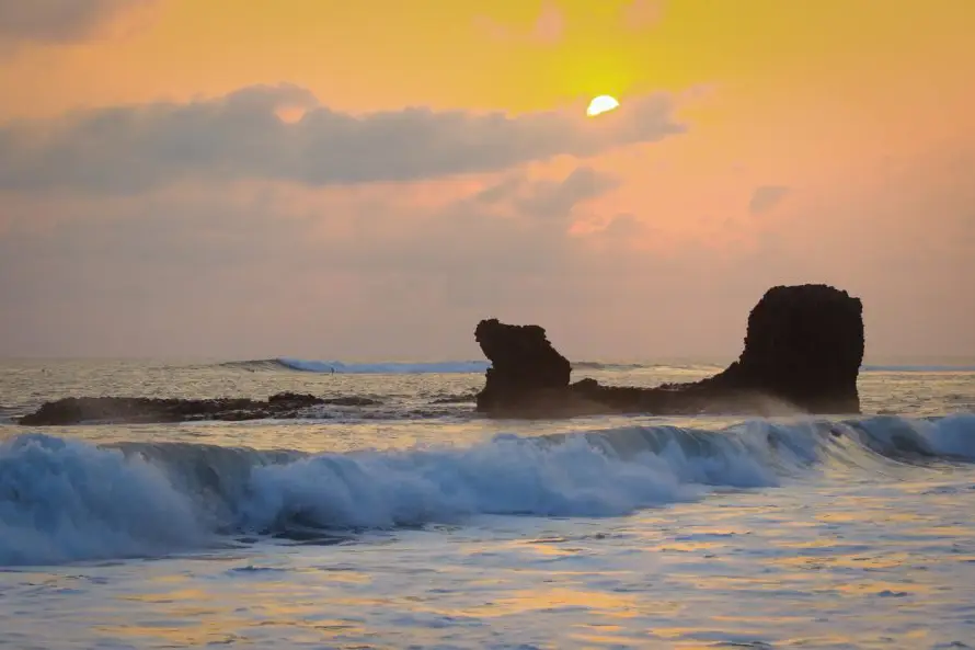 La demanda de energía creció 25 % en 2025 en las playas de Surf City, según DelSur