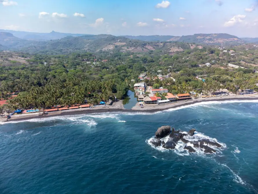 Oleaje alto afectará costa salvadoreña entre lunes y miércoles, advierte Medio Ambiente