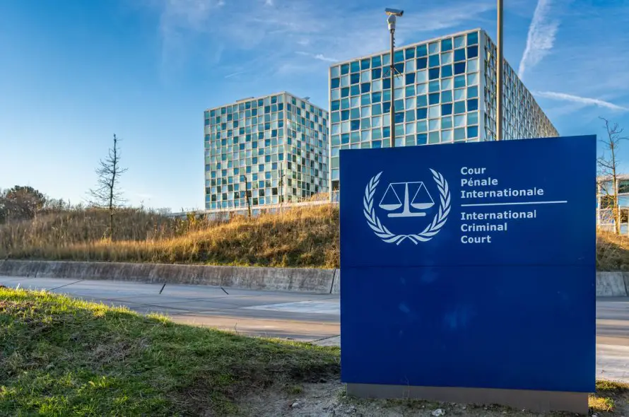 SJH presenta informe sobre muertes de detenidos en régimen de excepción ante fiscal de la Corte Penal Internacional