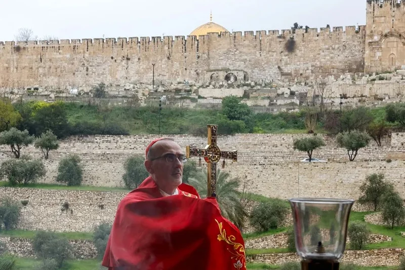 Consternación mundial luego de que la policía israelí impidiera al Patriarca Latino de Jerusalén celebrar la misa del Domingo de Ramos